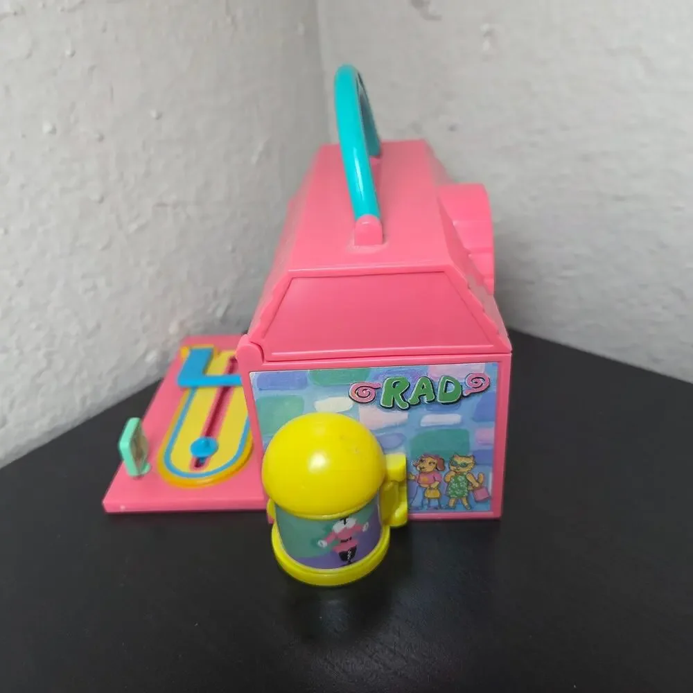 Vintage 1996 Galoob Pound Puppies The Mall Miniature Playset with 4 Figures